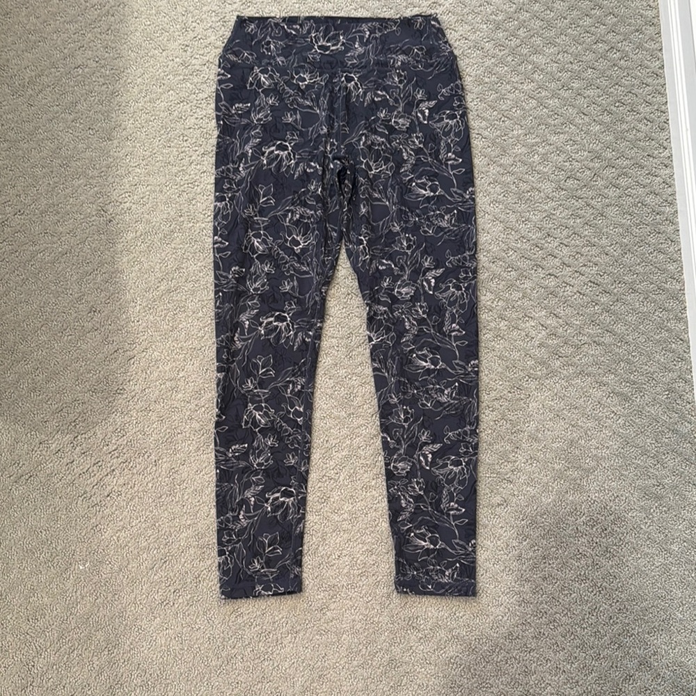 Stori White and Black Leggings Modern Design